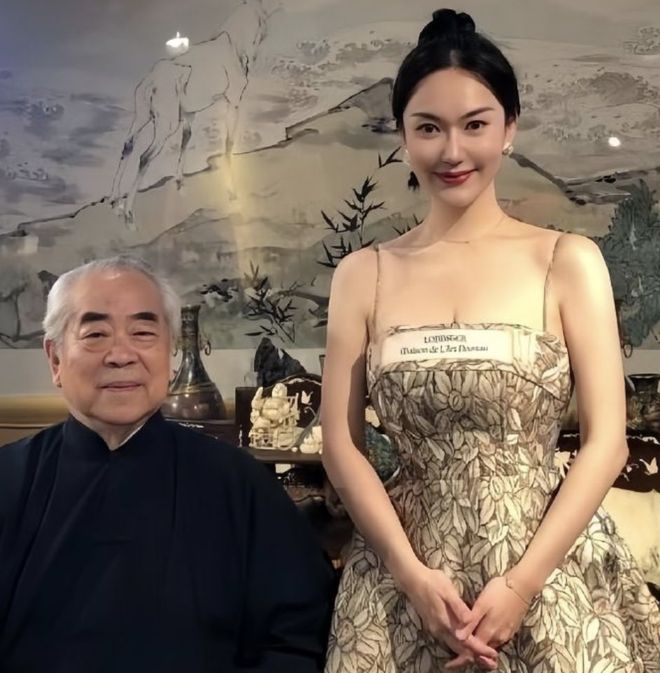 网曝继子与娇妻同伙直播甩卖亲签版画开元棋牌范曾被娇妻卷走20亿后续！(图8)