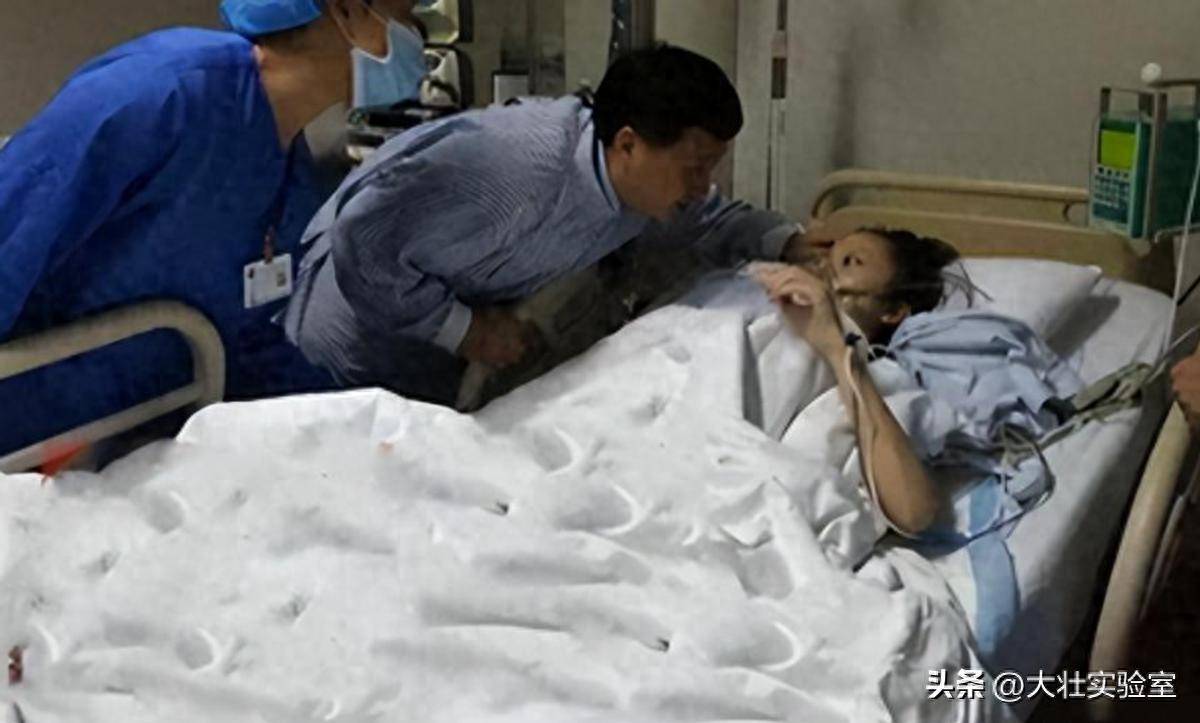 留下最后一张照片躺在病床上面容憔悴开元ky棋牌2015年姚贝娜病逝前(图3)